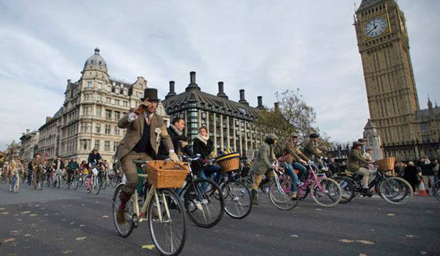 <strong>Mercedes-Benz Fashion Week TOKYO 2014 S/S 「Tweed Run Tokyo 2013」</strong>　© The Tweed Run