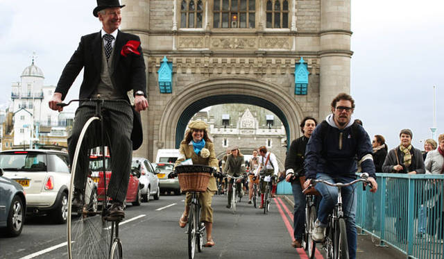 <strong>Mercedes-Benz Fashion Week TOKYO 2014 S/S 「Tweed Run Tokyo 2013」</strong>　© The Tweed Run