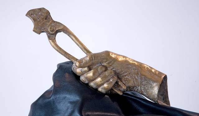 <strong>ART｜彫刻家カイディン モニック ル＝ウエラー『Jeux de mains メゾンを紡ぎだす手』</strong>　©Uwe Ommer　