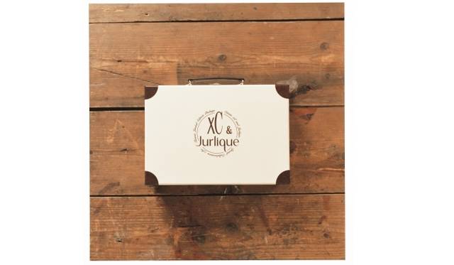 <strong>CITIZEN｜シチズン クロスシーとジュリークがスペシャルコラボレーション</strong>　スペシャル コラボレーション プレミアム パッケージ<br />15万7500円　（限定1000セット）