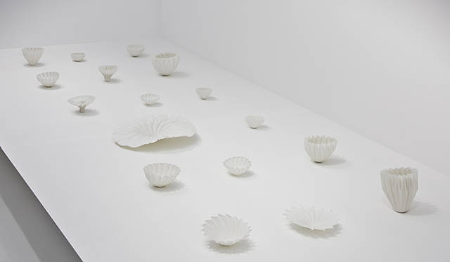五十嵐瞳氏の受賞作「Making Porcelain with an ORIGAMI」（磁器を折り紙で作る）