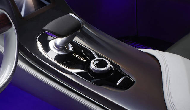 renault_initiale_paris_009