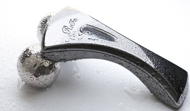 <strong>MTG｜エムティージー</strong>　プラチナ電子ローラー®「ReFa EXE for men（リファ エグゼ フォーメン）」