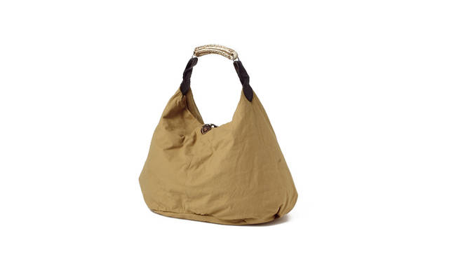 <strong>T.K GARMENT SUPPLY | ティーケー ガーメント サプライ<br>BRAID ONE ショルダー</strong><br><br>1960’sに使用されたフランスのテント生地を使ったバッグ。<br>ショルダー部分には鹿角を使用。 