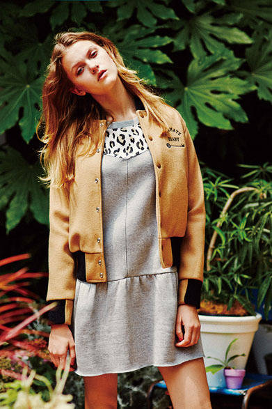 <strong>Intimate Diary｜インティメイト ダイアリー</strong>　2013-14年秋冬コレクション　GB SPORTS AWARD JACKET 6万7200円、SWEAT DRESS 2万3100円