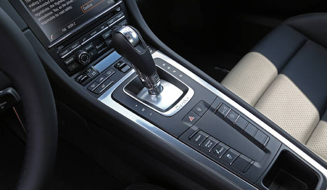 トランスミッションはターボ、ターボSともに7段PDKを採用