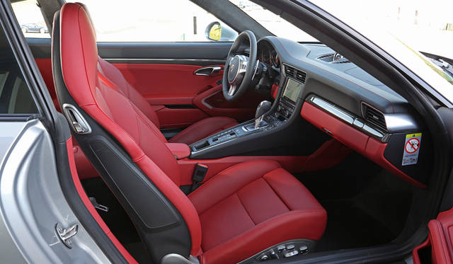 試乗会の舞台となったのは、ドイツ北部のバドドリバーグにあるビルスターベルグというコース。コースの設計にはF1サーキットのデザイナーとして名高いヘルマン・ティルケのほか、ポルシェでテストドライバーも務めるヴァルター・ロールもかかわったとされ、自然の地形を巧みに生かし、リズミカルなS字コーナーを多数配した攻めがいのあるレイアウトが特徴