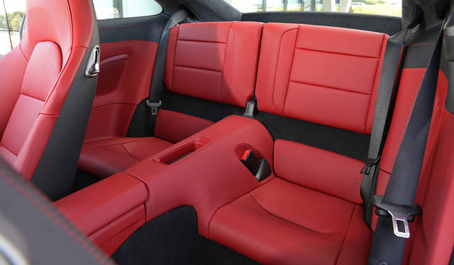 試乗会の舞台となったのは、ドイツ北部のバドドリバーグにあるビルスターベルグというコース。コースの設計にはF1サーキットのデザイナーとして名高いヘルマン・ティルケのほか、ポルシェでテストドライバーも務めるヴァルター・ロールもかかわったとされ、自然の地形を巧みに生かし、リズミカルなS字コーナーを多数配した攻めがいのあるレイアウトが特徴