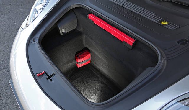 フロントトランクの容量は115リットル