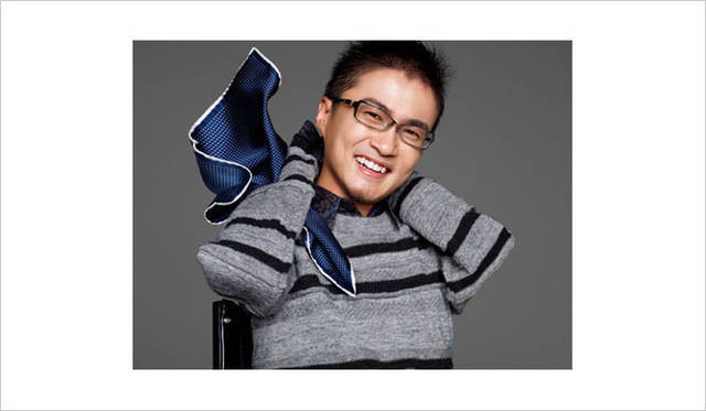 写真展「SUPER BARNEYS PHOTO EXHIBITION」　乙武洋匡氏　©LESLIE KEE