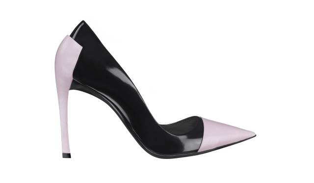 <strong>Dior｜伊勢丹新宿店にディオールのポップアップストアがオープン</strong>　パンプス（先行販売）　10万5000円