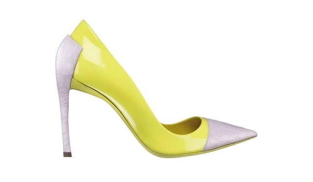 <strong>Dior｜伊勢丹新宿店にディオールのポップアップストアがオープン</strong>　パンプス（先行販売）　10万5000円