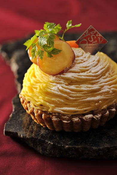 <strong>さつまいものモンブラン</strong><br/>価格｜4号 1890円<br/>発売期間｜9月1日（日）～