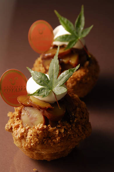 <strong>渋皮栗のクリームパイ</strong><br/>価格｜450円、4号 1890円、<br/>発売期間｜9月1日（日）～