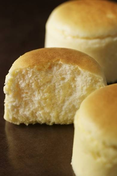 <strong>「小山ぷりん 夕焼けマロン」（マロン＆オレンジ）</strong><br />価格｜1本 262円、4本入り 1050円、6本入り 1575円<br />発売期間｜9月1日（日）～9月30日（月）