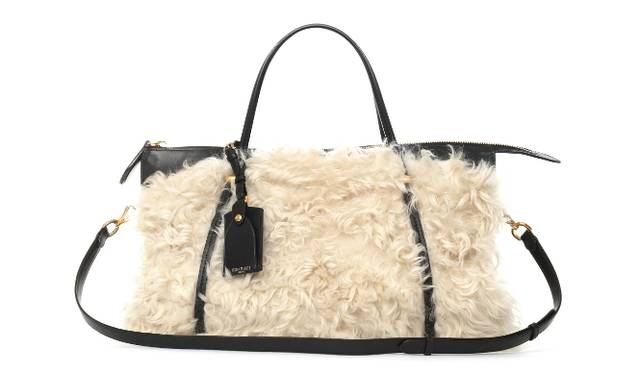 <strong>NINA RICCI｜ニナ リッチ</strong>　新アイコンバッグ「BALLET」デビュー<br /><br />バッグ「BALLET」[W48×H44×D17cm] 29万5050円