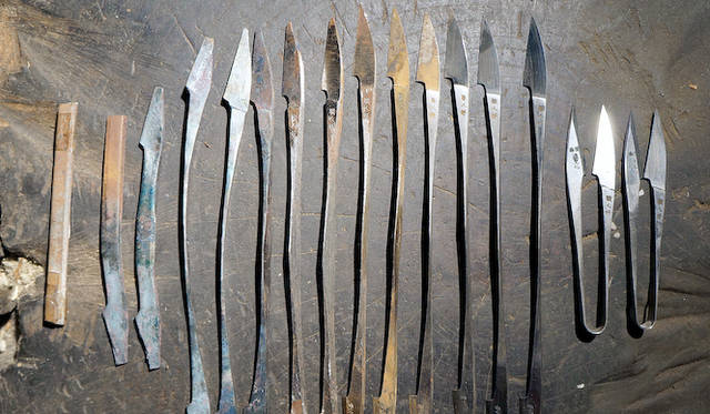 進光鋏製作所｜57年以上に渡って握り鋏を製造。鍛造から成形まで全てひとりの手作業でこなす職人は全国で5人にも満たない。三条市唯一の職人がつくる握り鋏には、守町（刃先の鋭いもの）、長刃（布の裁断用）、剣型（手芸ニット用）、網切（網の修理用）等があり、プロにも愛用されている。期間中は、鍛冶町内のまちあるきを行う。