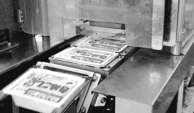 佐久間食品｜1954年に創業。新潟県産大豆エンレイを中心に厳選した大豆を使用した豆腐、油揚、豆乳、デザート、菓子類を製造販売する。良い原料と環境を活かす職人の技を大切にしながら、一口食べて「美味しい」と笑顔にできる幸せの詰まった豆腐を食卓に届ける。期間中は、「簡単にできる豆腐づくり」を行う。