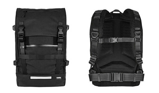 <strong>T-LEVEL｜ティーレベル</strong>　コーデュラ生地や防水ジッパーを使用するなど、耐久性と防水性に優れたモデル。「Challenger 32L Backpack」2万5900円