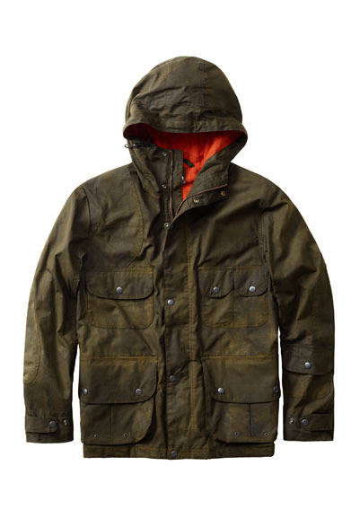 <strong>H&M｜エイチ・アンド・エム</strong>　「H&M MAURITZ ARCHIVE COLLECTION」　ブリティッシュ・ミラレイン社のオイルドクロスを使用したジャケット。前に4つポケットがついていて、背中にも防水可能のジップを使用したポケット付き。トラディショナルさを表現するためにあえてオイルドクロスを使用し、ライニングはオレンジの手触りのいいコットン。1万8990円