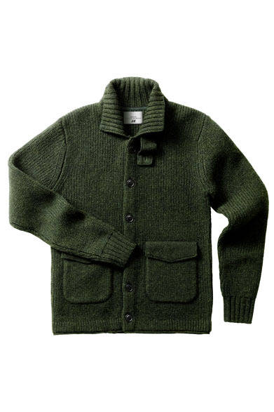 <strong>H&M｜エイチ・アンド・エム</strong>　「H&M MAURITZ ARCHIVE COLLECTION」　シェットランドウールを使用したオーバーサイズのニットジャケット。厚手なので襟が立つ。7490円