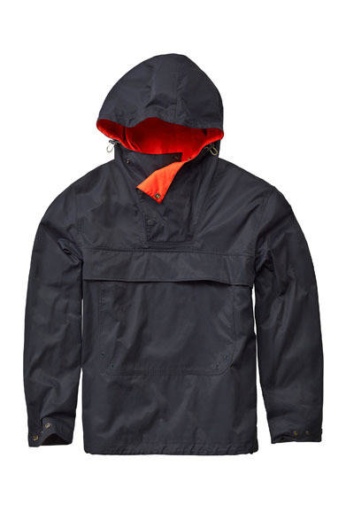 <strong>H&M｜エイチ・アンド・エム</strong>　「H&M MAURITZ ARCHIVE COLLECTION」　コットンとポリアミド ミックスのリバーシブルジャケット。山でも実際に使用できるよう、裏返すと鮮やかなオレンジ色になっている。7490円