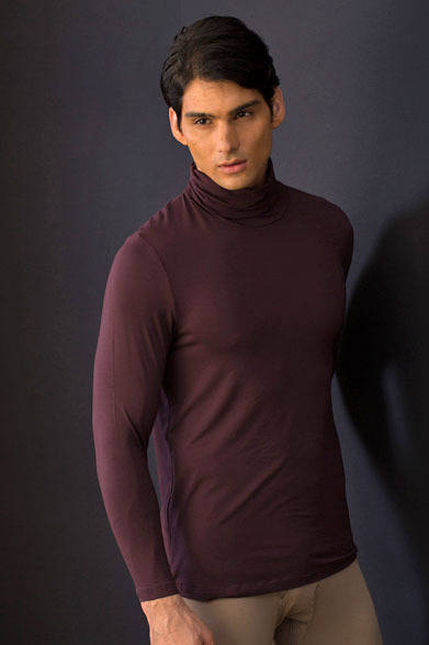 <strong>FMS ltd.｜フードマーケティングサービス</strong>　リラクシング・アンダーウェア「TANGARO」ファーストコレクション　メンズのTシャツ4500円～6800円。シャツタイプ、ローブ6800円。上下セット（ロングスリーブ＋パンツ）1万6800円～2万1000円