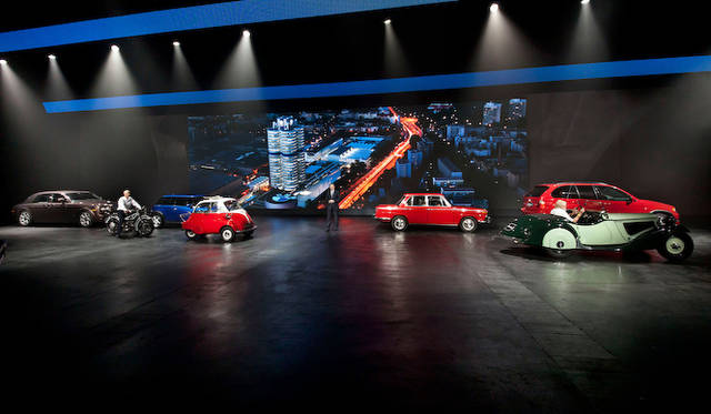 発表会場では往年のヒストリックモデルも登場し、ファンを喜ばせた