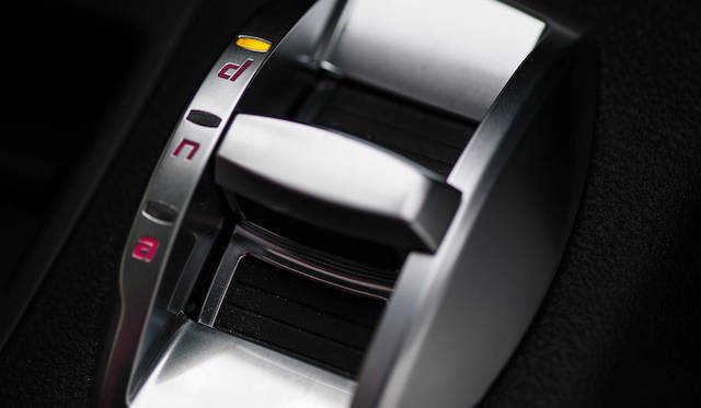 アルファD.N.Aセレクター。D（ダイナミック）を長押しするとRaceモードに切り替わる