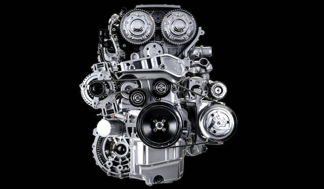 ジュリエッタ クアドリフォリオ ヴェルデの1.75リッター直列4気筒エンジンをベースに、軽量化をはかった4C。最高出力は240ps/6,000rpm、最大トルクは350Nm（35.7kgm）/2,200-4,250rpm。