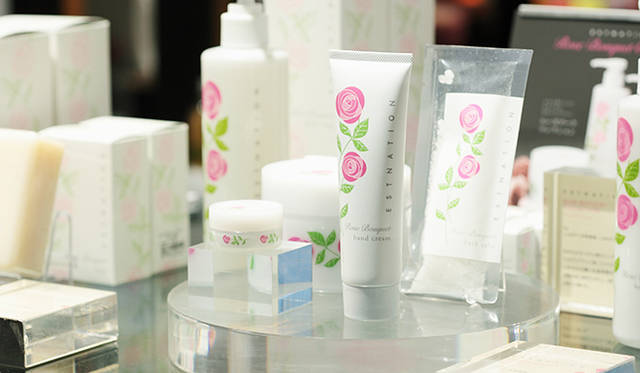 <strong>ESTNATION｜エストネーション</strong>　「エストネーション六本木ヒルズ店」リニューアルオープン　オリジナル ボディケアライン「ローズブーケ コレクション」デビュー