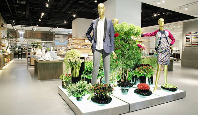 <strong>ESTNATION｜エストネーション</strong>　「エストネーション六本木ヒルズ店」リニューアルオープン　2階 ウィメンズフロア