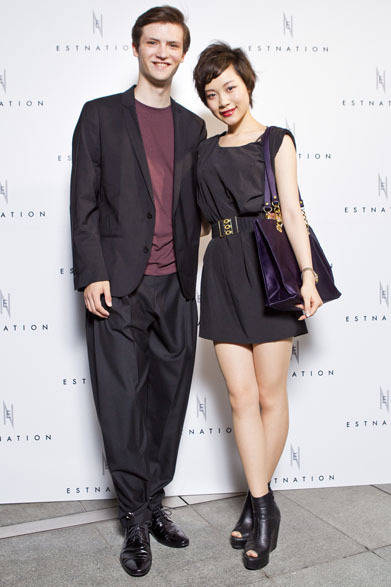 <strong>ESTNATION｜エストネーション</strong>　「エストネーション六本木ヒルズ店」リニューアルオープン パーティスナップ　左／Andy氏（モデル）