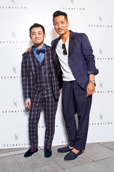 <strong>ESTNATION｜エストネーション</strong>　「エストネーション六本木ヒルズ店」リニューアルオープン パーティスナップ　左／宮城義真氏（エストネーション メンズプレス）、右／櫻井賢之氏（スタイリスト）