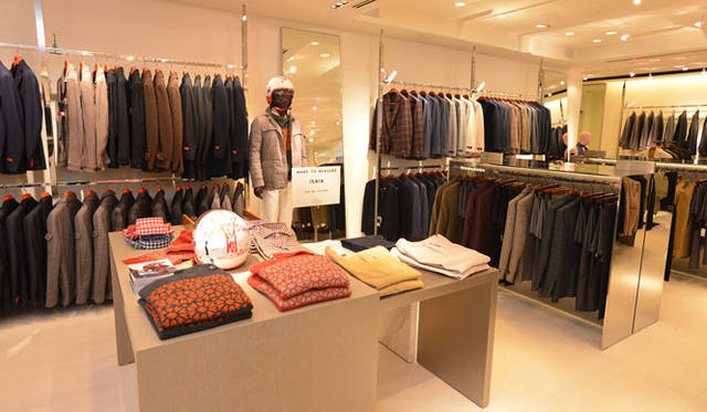 バーニーズ　ニューヨーク新宿店6階　フォーマルウェア（フランコバッシ、バーニーズ ニューヨークなど）