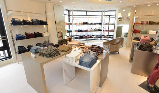 バーニーズ　ニューヨーク新宿店6階　