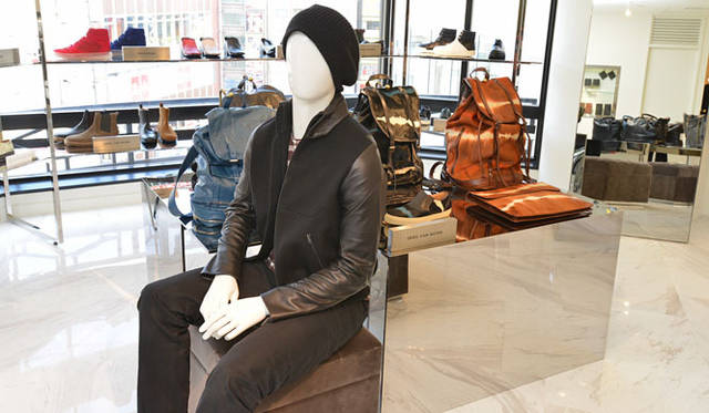 バーニーズ　ニューヨーク新宿店7階　デザイナー シューズ＆バッグ（ジバンシィ、ラフ シモンズ、ヴァレンティノなど）