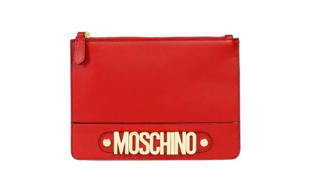 <strong>MOSCHINO｜30周年記念の限定コレクションを発表</strong>　ポシェット・クラッチバッグ　赤　2万8000円