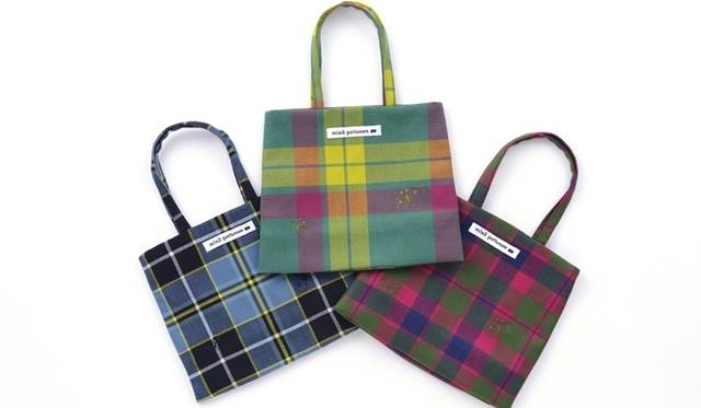 <strong>ISETAN｜伊勢丹、10月よりアイコン柄のタータンを一新</strong>　ミナ ペルホネンミニバッグ　各5250円　（「マクミラン／イセタン」柄、他2色展開）