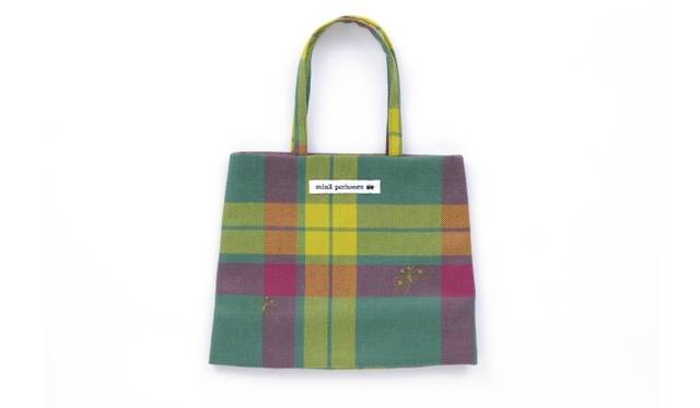 <strong>ISETAN｜伊勢丹、10月よりアイコン柄のタータンを一新</strong>　ミナ ペルホネンミニバッグ　5250円