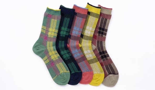 <strong>ISETAN｜伊勢丹、10月よりアイコン柄のタータンを一新</strong>　ソックス　各2625円　（「マクミラン／イセタン」柄、他4色展開）