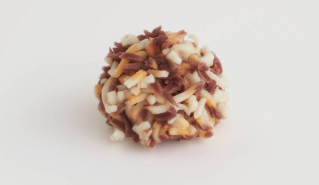 <strong>きんとん製「うたたね」（生菓子）</strong><br />販売期間｜11月5日～12月16日<br />価格｜1個 473円　© ilove.cat