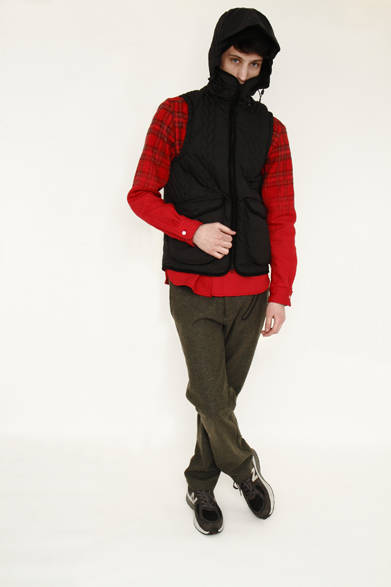 「CABLE QUILTING INSULATION VEST」3万7800円、「DAWN TARTANCHECK WOOL SHIRTS」2万6775円、「WATERPROOF 2LAYER TWEED SLACKS」3万4650円