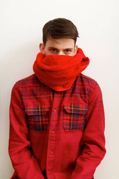 「DAWN CHECK NEL SHIRTS」2万2575円、「BOA FLEECE MUFFLER」5775円