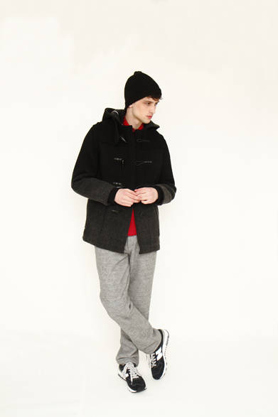 「DAWN DUFFLE COAT」6万6675円、「TWILL FLEECE GATHER SLACKS」2万5725円