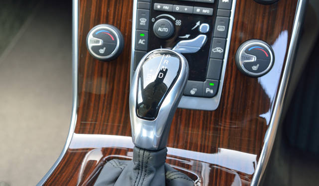 シフトノブがあたらしいデザインとなり、手のなじみがよくなった