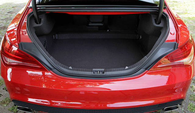 トランクルームも容量は、Cクラスより大きな、470リットル