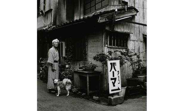 <strong>ART｜須田一政写真展『凪の片』を東京都写真美術館で開催</strong>　＜東京景＞より、1970-年代 東京都写真美術館蔵