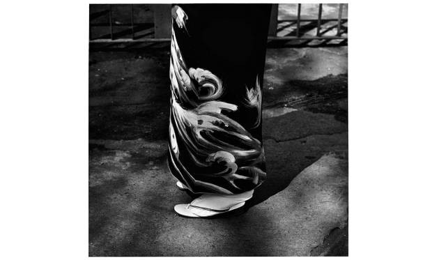 <strong>ART｜須田一政写真展『凪の片』を東京都写真美術館で開催</strong>　＜紅い花＞より≪埼玉・秩父≫、1975 年 作家蔵