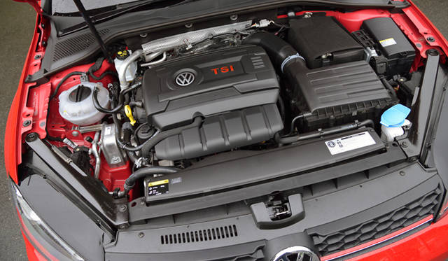 162kW（220ps）、最大トルク350 Nmを発生させるのはEA888と呼ばれる、2リッター直列4気筒 直噴ターボエンジン